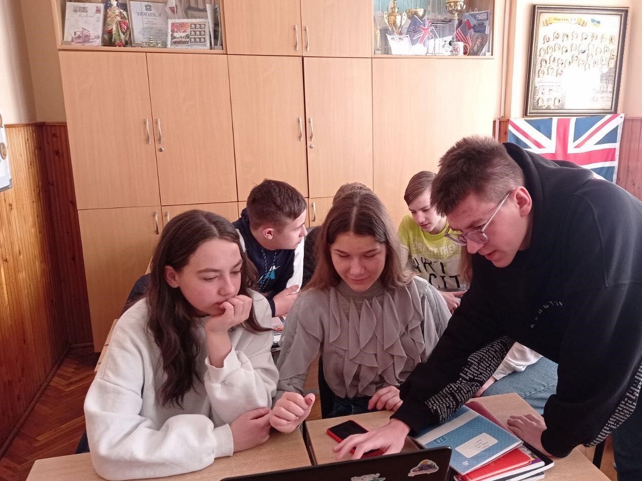 Студенти англійського відділення разом з учнями шкіл